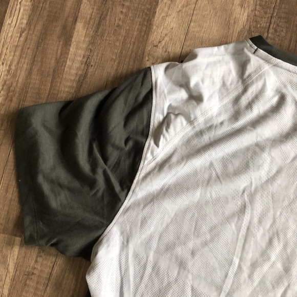 Under Armour Run Heat Gear New Tee Shirts XXL Orange and Army Green - Picture 11 of 11